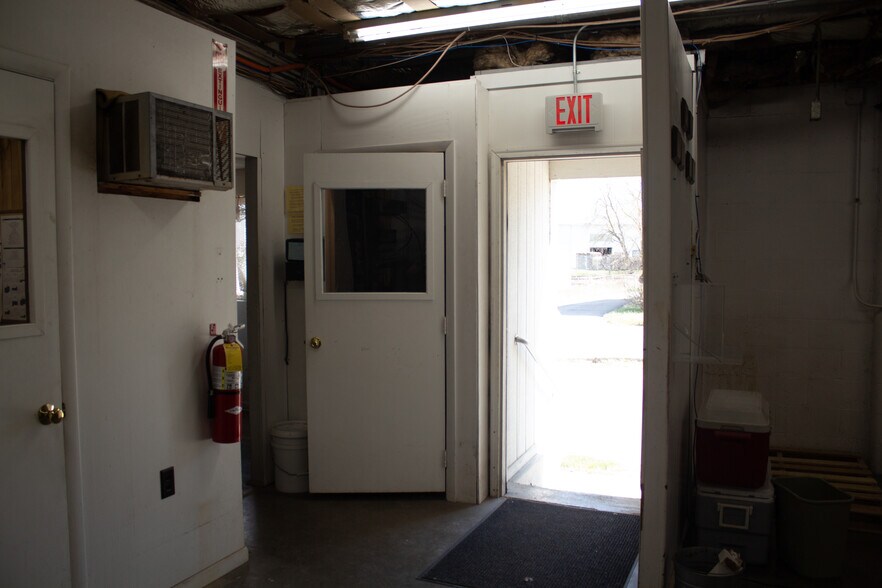 More Photos Of 645 Bellefontaine Ave, Marion Light Distribution For Sale