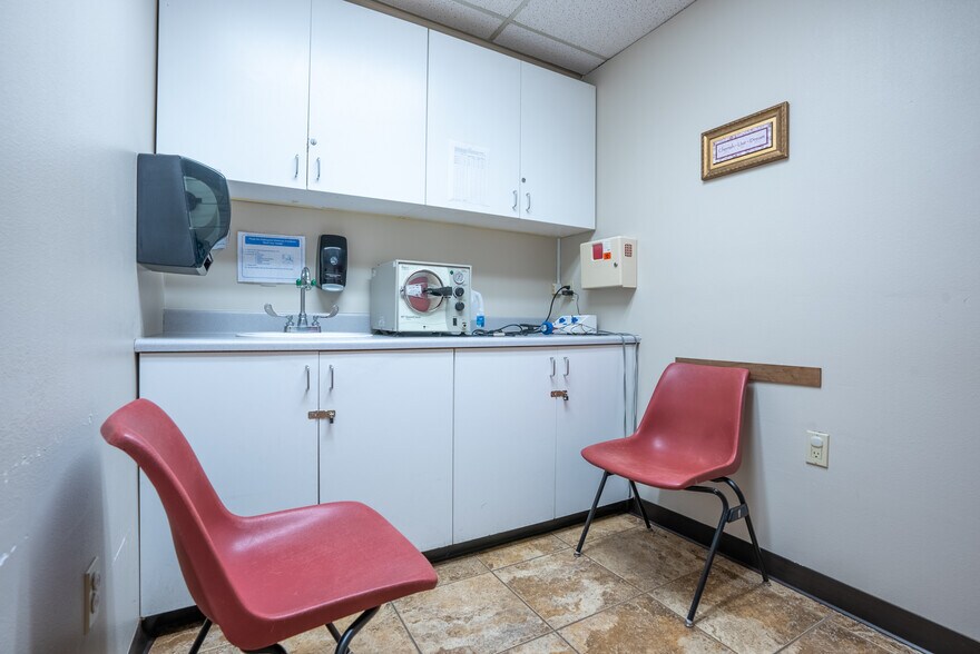 More Photos Of 4946 Florence Ave, Bell Medical For Lease