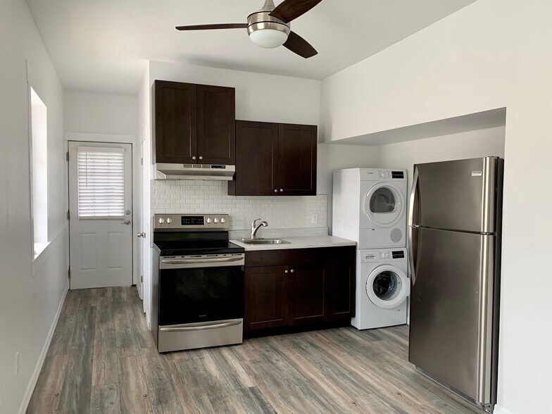 More Photos Of 2458-2462 Central Ave, Saint Petersburg Restaurant For Sale