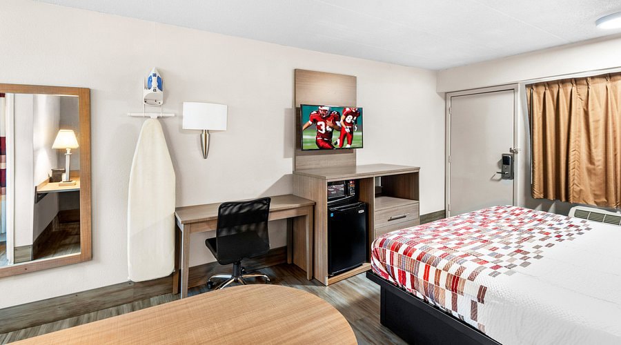 More Photos Of 9520 Valparaiso Ct, Indianapolis Hotel For Sale