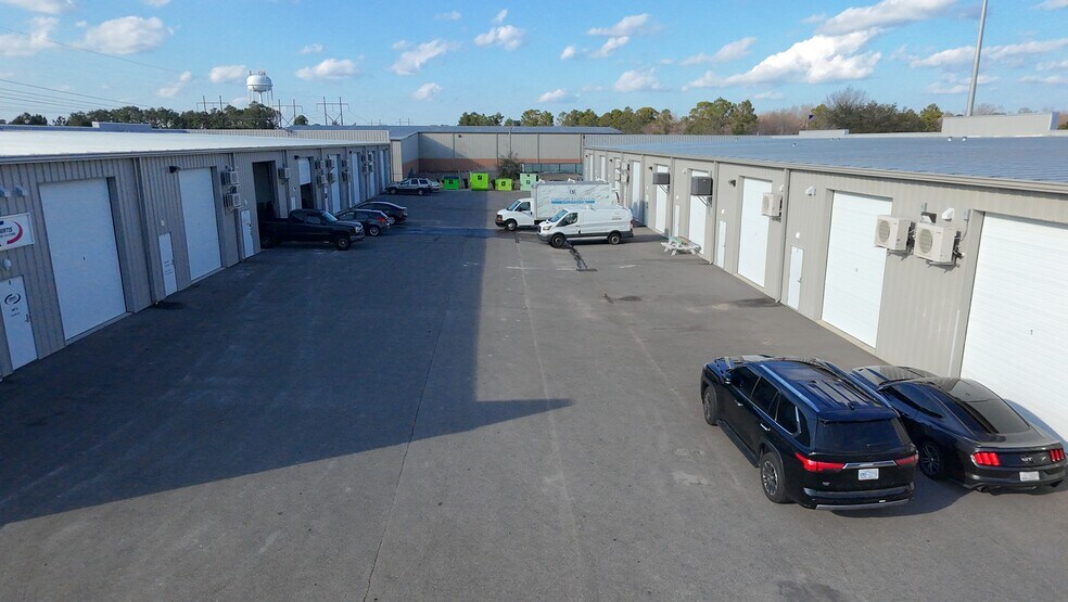 More Photos Of 2011 Corporate Dr, Wilmington Showroom For Lease