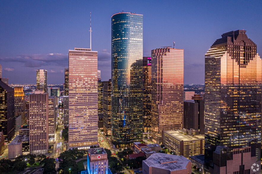 More Photos Of 1000 Louisiana St, Houston Office For Lease