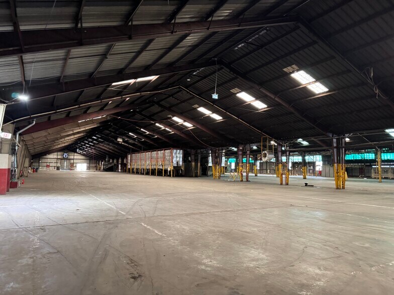 More Photos Of 405 Mayfield Rd, Warrenton Warehouse For Lease