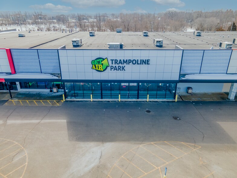 More Photos Of 3727-3731 University Ave, Waterloo Freestanding For Sale