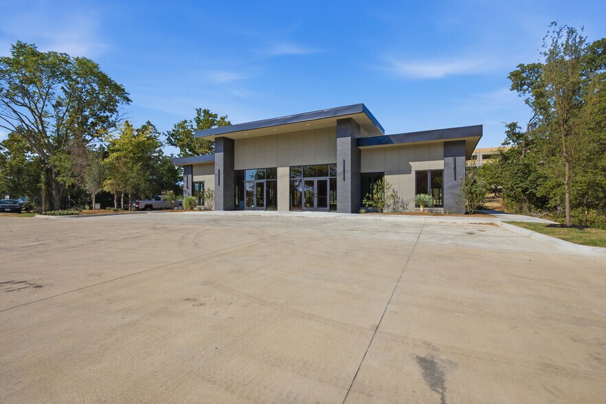 More Photos Of 1420 W Kirkwood Blvd, Southlake Office For Sale