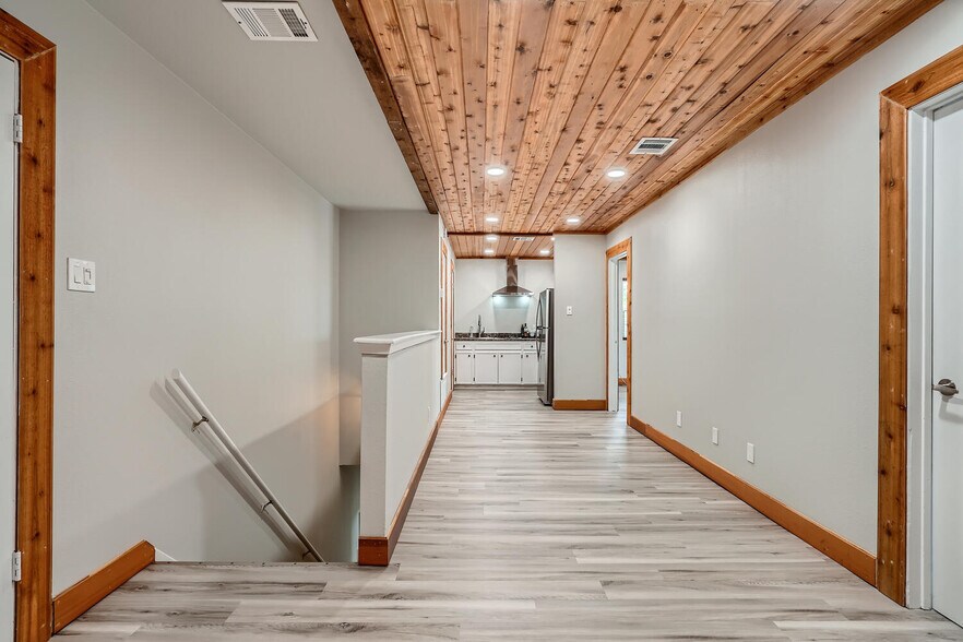 More Photos Of 11204 Bluff Bend Dr, Austin Light Manufacturing For Sale