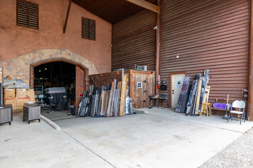More Photos Of 11734 Schriber Rd, Buda Warehouse For Lease