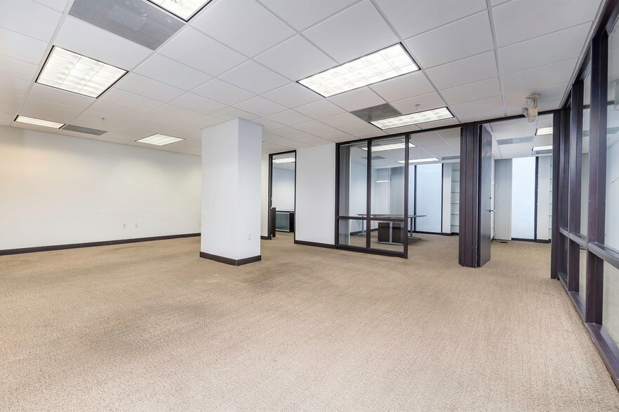 More Photos Of 1110 Brickell Ave, Miami Office For Sale