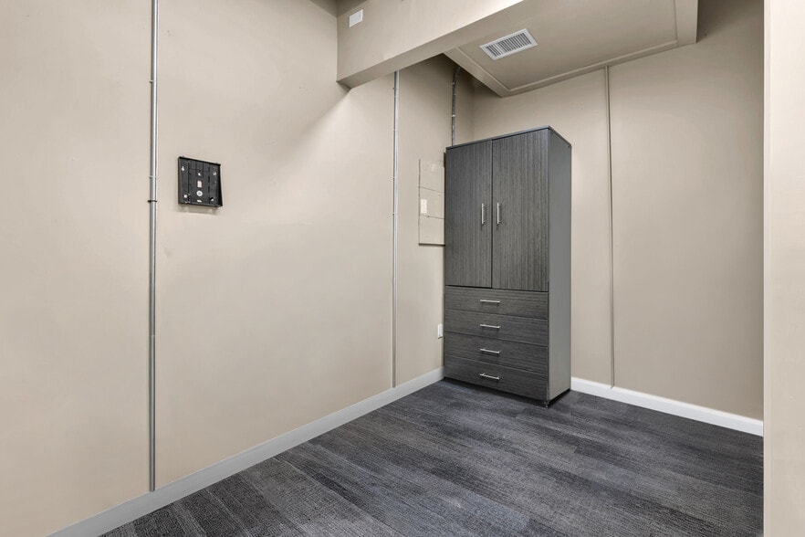 More Photos Of 140 W Main St, Clinton Township Office For Sale