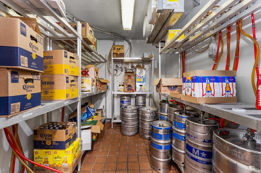 More Photos Of 850 Kepler Dr, Green Bay Restaurant For Sale