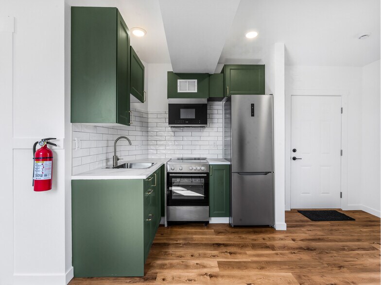 More Photos Of 525 SW 4th Ave, Canby Apartments For Sale