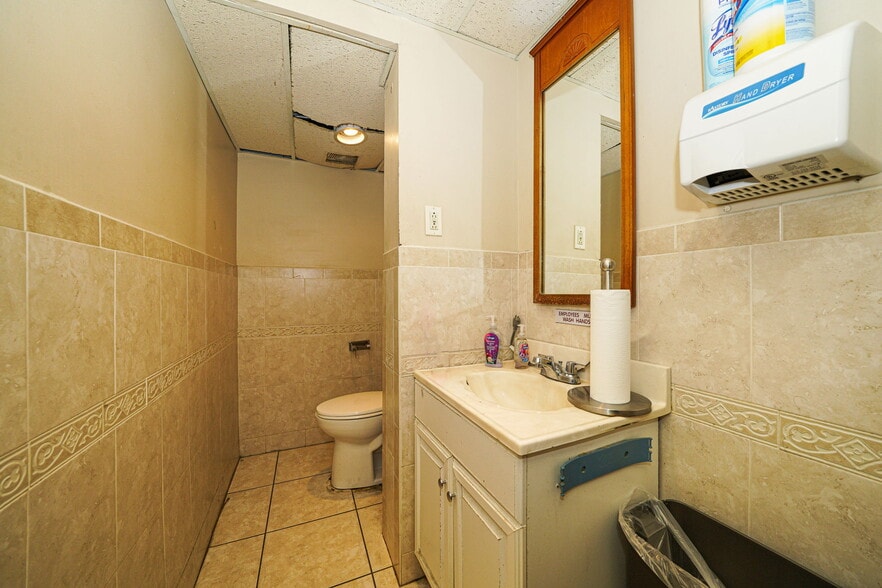 More Photos Of 175-183 Rockaway Ave, Valley Stream Storefront Retail Office For Lease