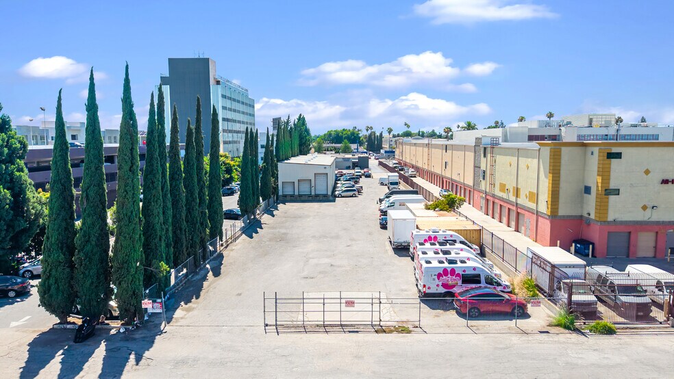 More Photos Of 6856 Van Nuys Blvd, Van Nuys Freestanding For Sale