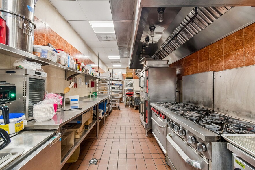 More Photos Of 3007 Commercial Way, Spring Hill Restaurant For Sale