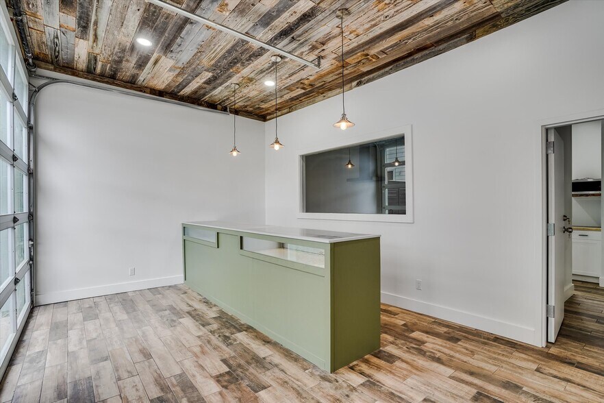 More Photos Of 2602 E Cesar Chavez St, Austin General Retail For Sale