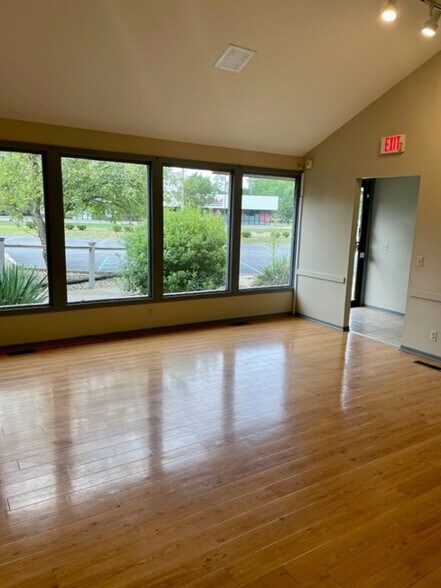 More Photos Of 3200 Sycamore Ct, Columbus Medical For Sale