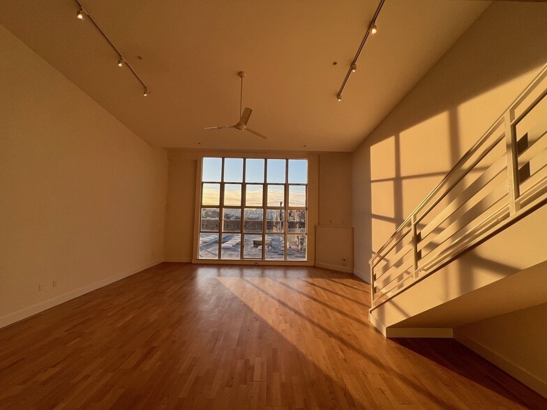 More Photos Of 1250 Missouri St, San Francisco Light Distribution For Lease