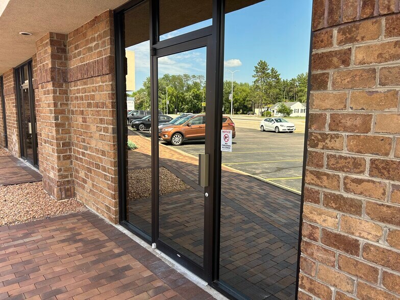 More Photos Of 1820 Post Rd, Plover Storefront Retail Office For Lease