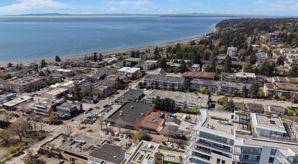 More Photos Of 1333-1335 Johnston Rd, White Rock Storefront For Lease