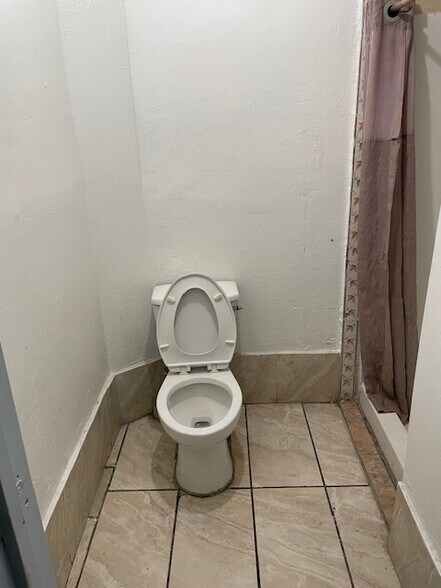 More Photos Of 543 Broad Ave, Wilmington Apartments For Sale