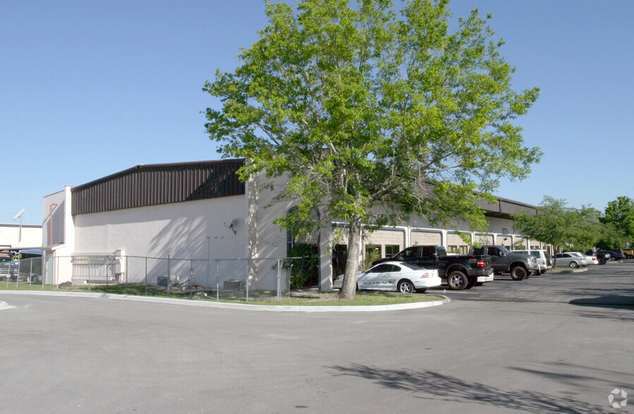 More Photos Of 12165 Metro Pky, Fort Myers Light Manufacturing For Lease