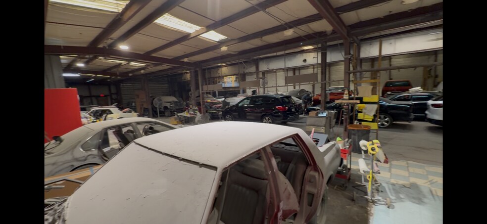 More Photos Of 1001-1015 Jefferson Davis Hwy, Richmond Auto Repair For Sale