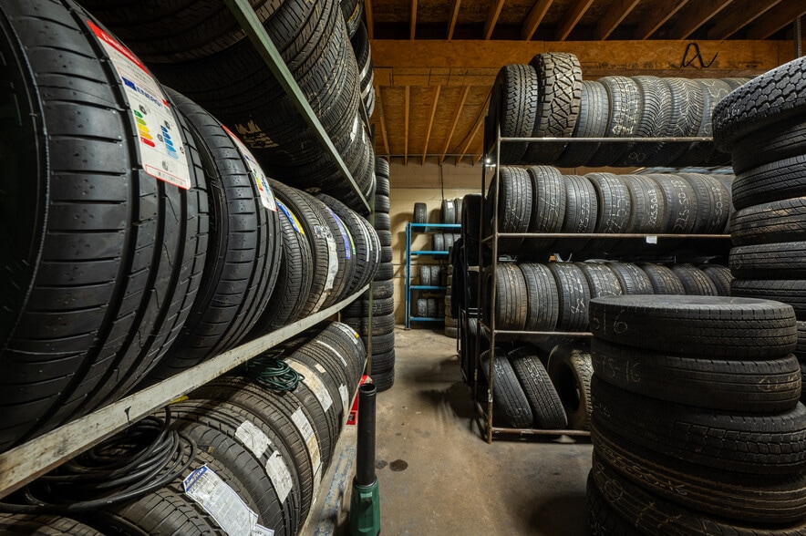 More Photos Of 312 E 14th St, Anderson Auto Repair For Sale