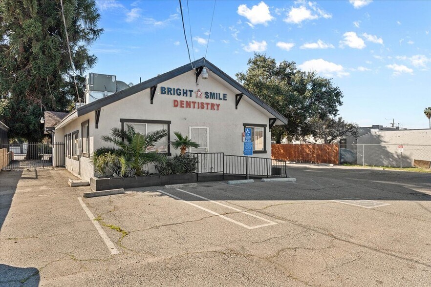 Primary Photo Of 1020 E Florida Ave, Hemet Freestanding For Sale