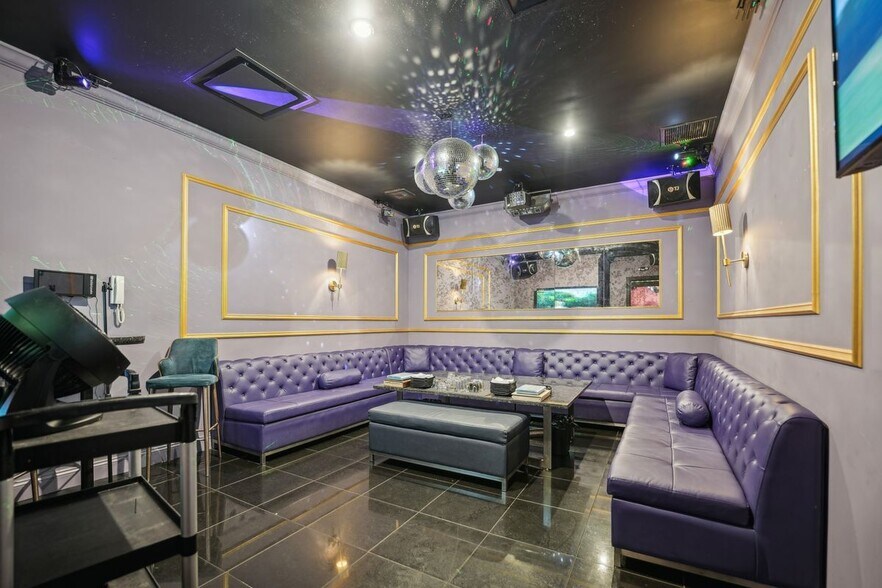 More Photos Of 400 Bergen Blvd, Palisades Park General Retail For Lease
