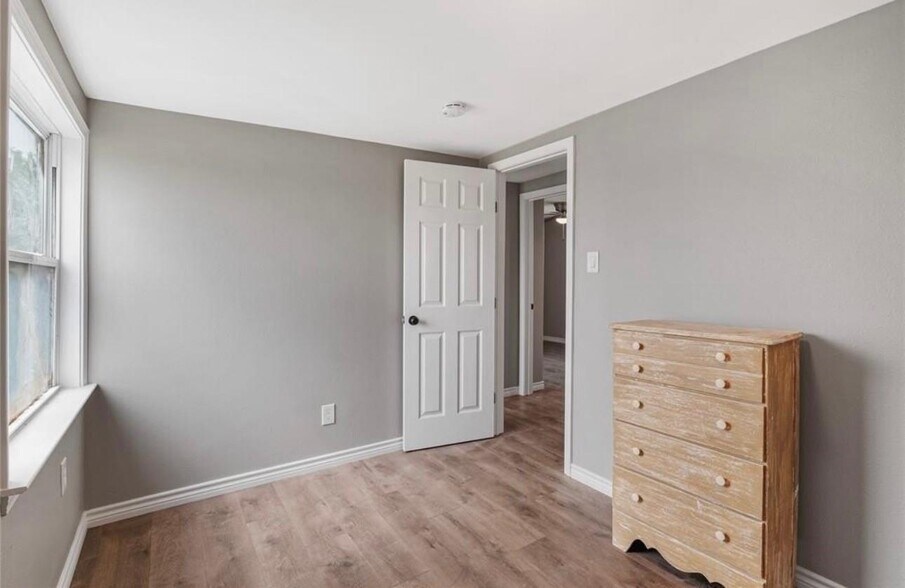 More Photos Of 5202 County Road 469, Brazoria Apartments For Sale