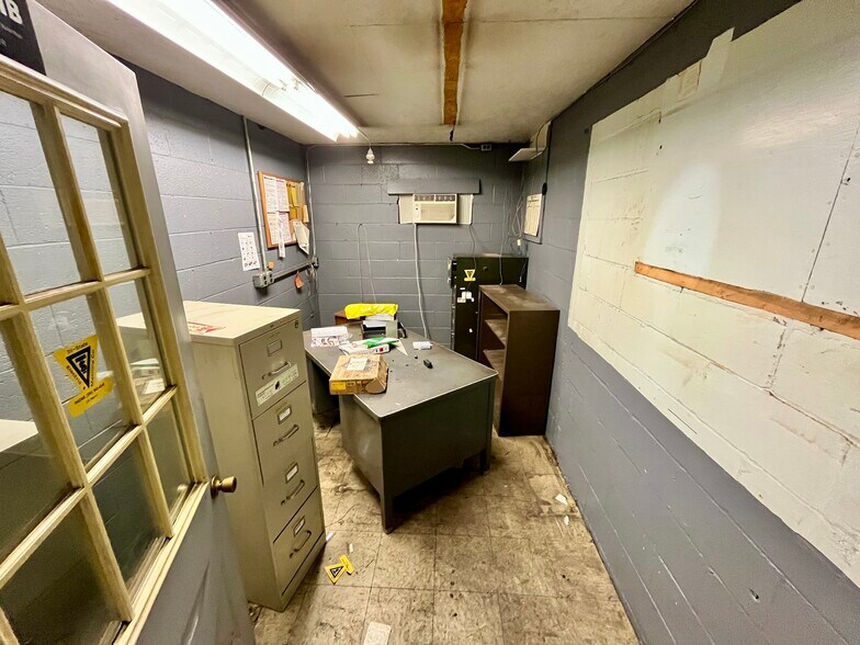 More Photos Of 1702 Wheeling Ave, Glen Dale Manufacturing For Sale