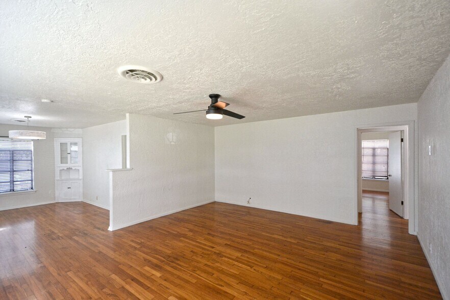 More Photos Of 268 E Mill St, New Braunfels Medical For Lease