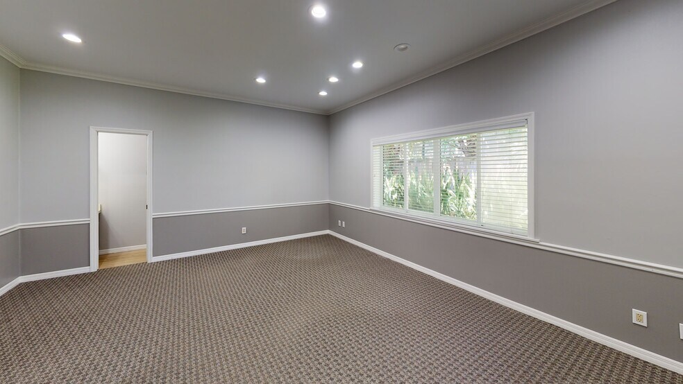 More Photos Of 2127 10th Ave, Vero Beach Office Residential For Sale