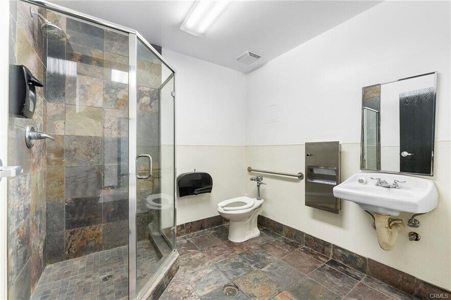 More Photos Of 15350 Fairfield Ranch Rd, Chino Hills Warehouse For Lease