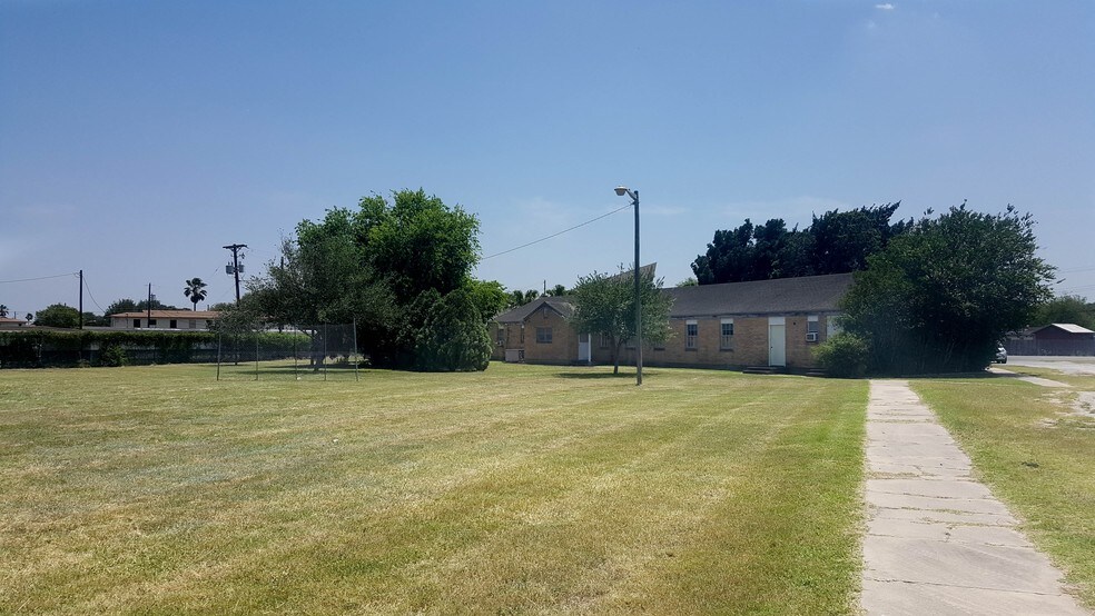 More Photos Of 1120 E Sen Carlos Truan Blvd, Kingsville Restaurant For Sale