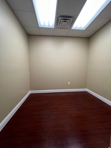 More Photos Of 1355 S International Pky, Lake Mary Office For Lease