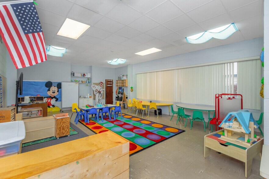 More Photos Of 411 Turner St, Clearwater Schools For Lease