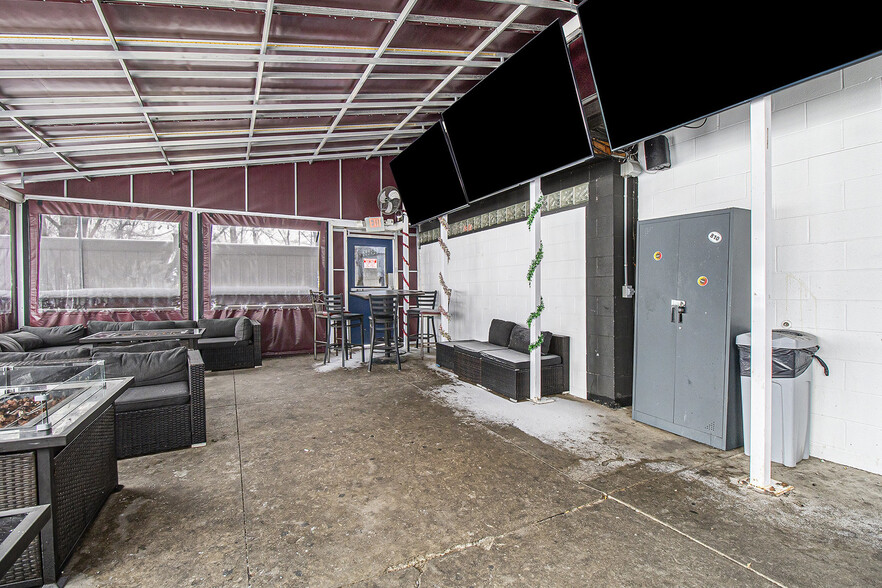 More Photos Of 5153 Fenton Rd, Flint Restaurant For Sale