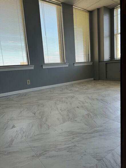 More Photos Of 610 Marshall St, Shreveport Office For Lease