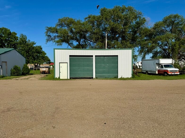 More Photos Of 736 3rd Ave, Lake Andes Hotel For Sale