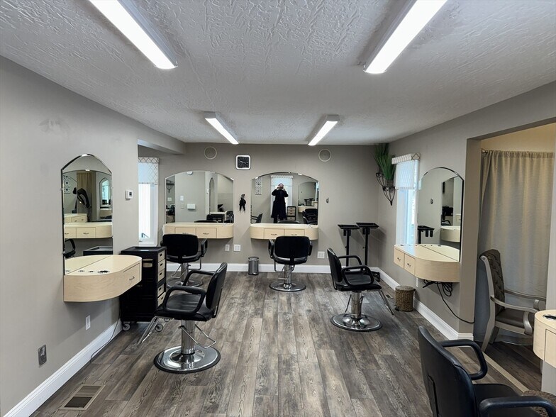 More Photos Of 622 Boston Rd, Billerica Freestanding For Lease