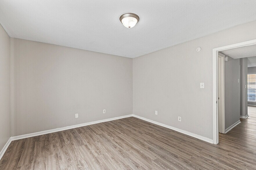 More Photos Of 107 Sterling Ct NW, Center Point Apartments For Sale