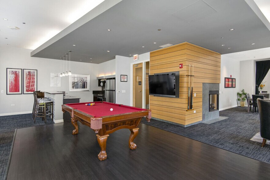 More Photos Of 210 N Wells St, Chicago Apartments For Lease