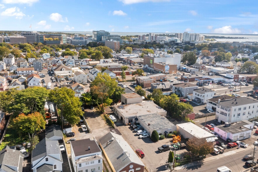 More Photos Of 15 Virgil St, Stamford Freestanding For Sale