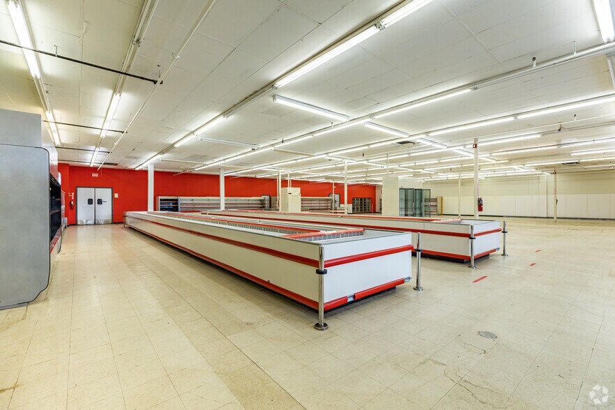 More Photos Of 1933 E Pembroke Ave, Hampton Storefront For Sale