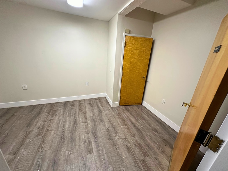 More Photos Of 76 Battery Ave, Brooklyn Apartments For Lease