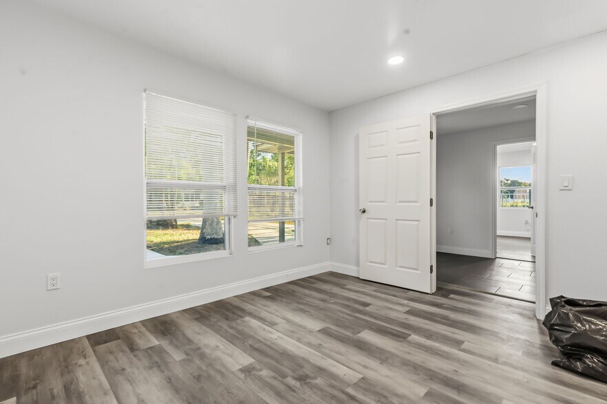 More Photos Of 2726 6th Ave W, Bradenton Serviced Offices For Sale