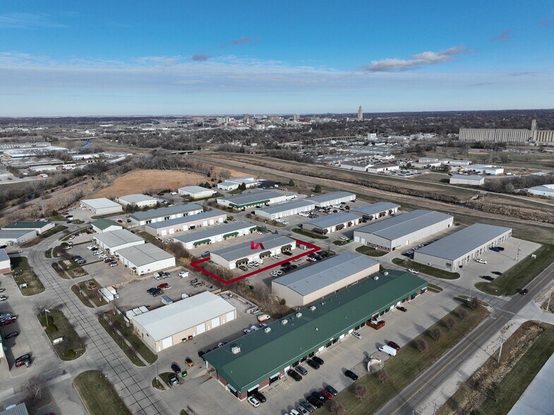 More Photos Of 2001 SW 5th St, Lincoln Flex For Sale