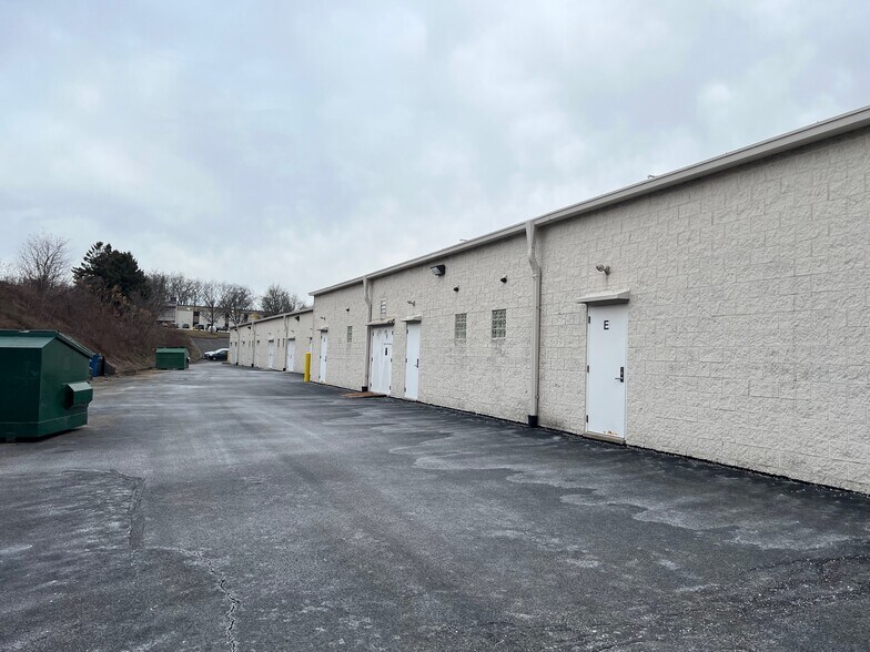 More Photos Of 1036-1062 Corporate Ln, Export Storefront Retail Office For Lease