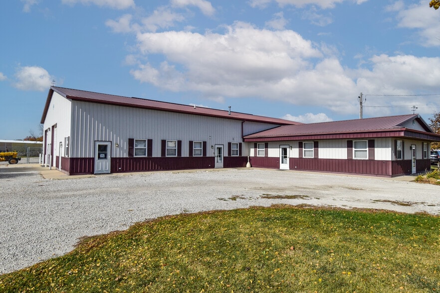 More Photos Of 1311 N Division St, Pontiac Warehouse For Lease